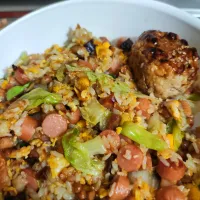 今日はウインナーとチャーシューとレタス、納豆チャーハンだあよ