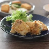 天然ぶりでピリ辛にんにくみそ味のぶりカツ