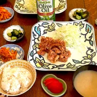 晩ごはん♯生姜焼き♯自家製キムチ♯自家製きゅうりのキューちゃん|小松菜さん